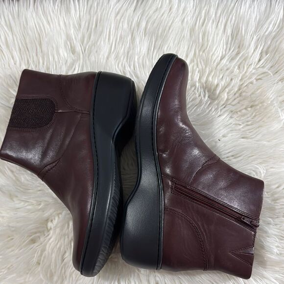 Clarks Collection Cushion Women's Ankle Boots - Deep Burgundy Size 9 NWOT - Picture 6 of 7